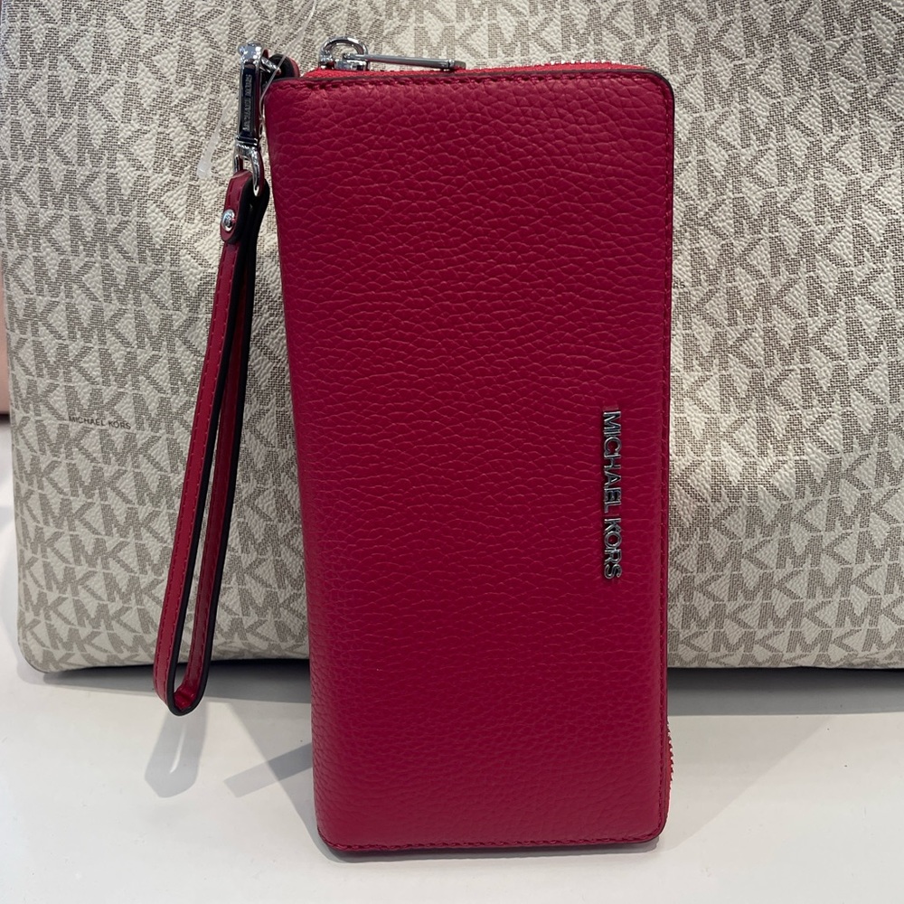 MICHAEL KORS Lg Pebbled Leather Continental Wallet Wristlet Phone
Dark Raspberry